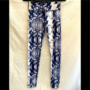 Lululemon Blue/White Ikat-style printed full length legging